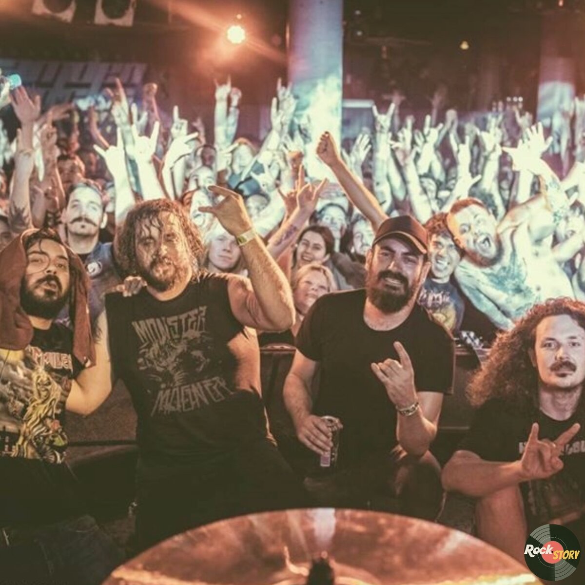 На фотографии: участники группы 1000mods