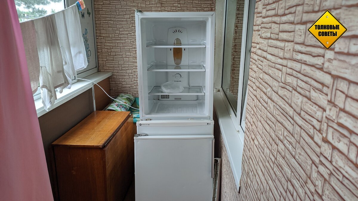 Холодильник разобранный. 