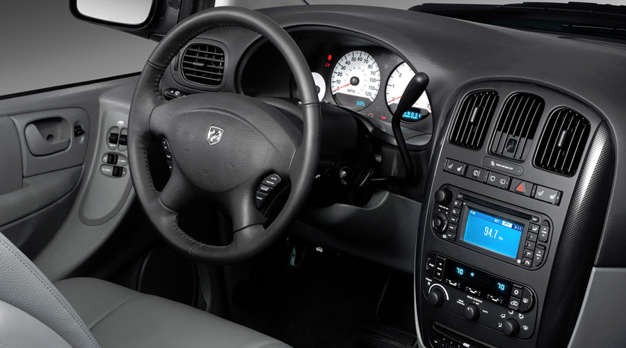 В салоне Dodge Caravan 2000 года