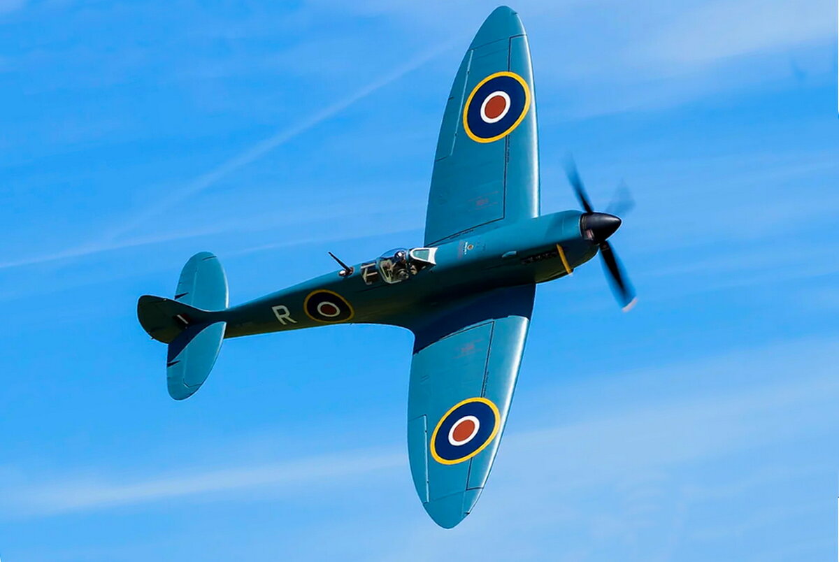 Supermarine Spitfire - Британский истребитель времён Второй мировой войны. 