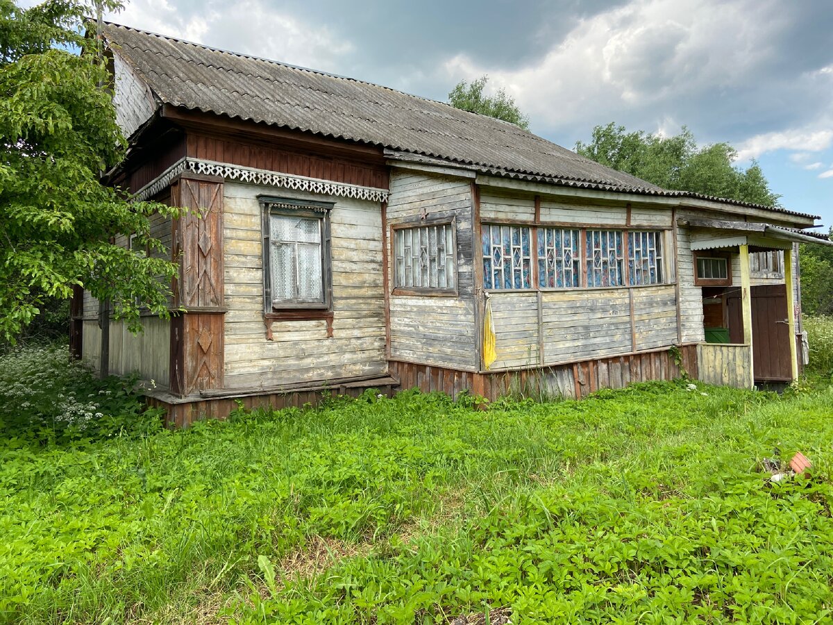 Залезла на чердак старого дома, нашла старинные вещи начала прошлого века. Некоторые не смогла распознать