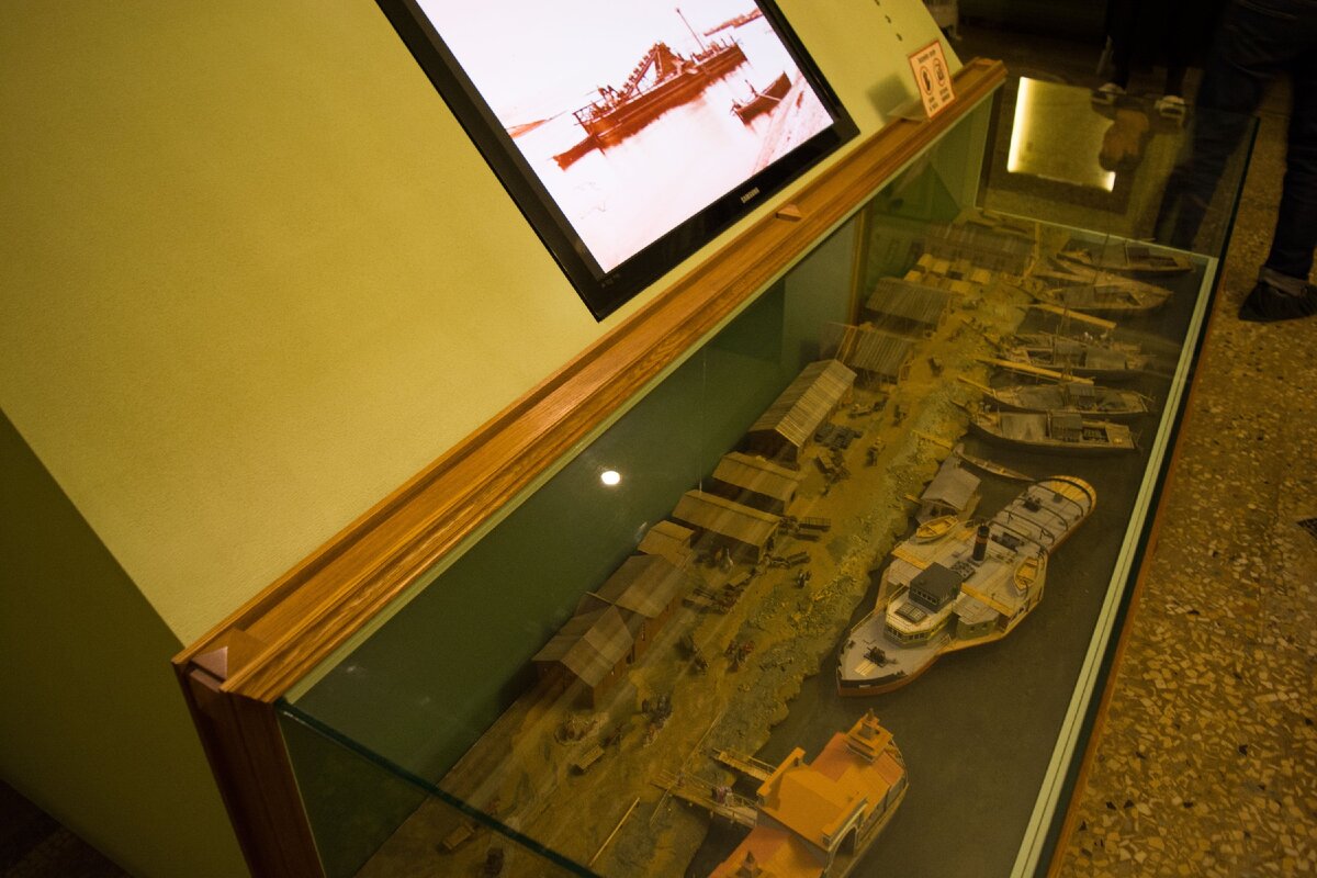 Первый этаж усадьбы. Смотрите галерею