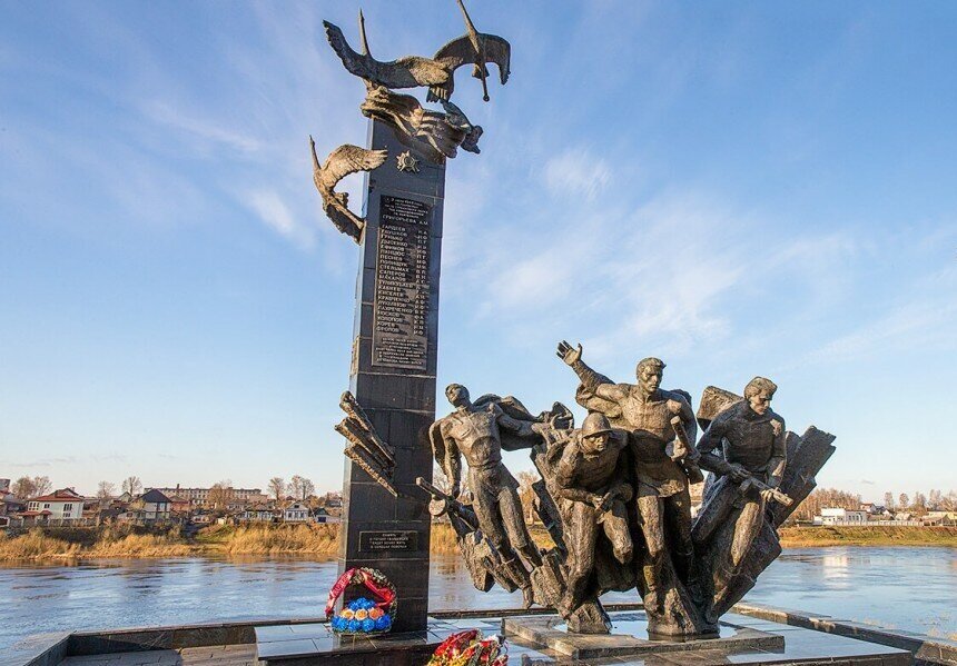 Памятник взводу лейтенанта Григорьева. источник - сайт Википедия