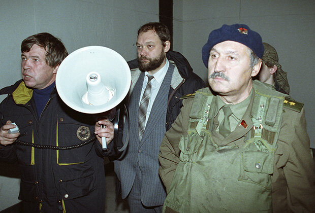 На фото слева направо: Виктор Анпилов, Илья Константинов, Альберт Макашов, октябрь 1993 года Фото: Игорь Михалев / РИА Новости