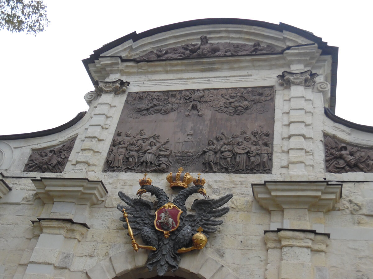 петровские ворота в петропавловской крепости