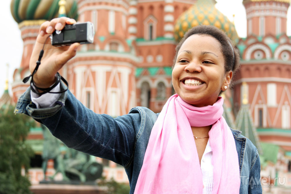 Включи разных стран. Иностранные туристы. Иностранные туристы в России. Иностранные туристы в Москве. Иностранцы в России.