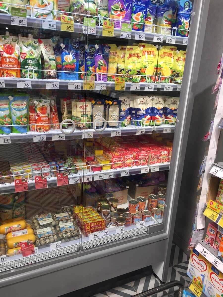 Фото полки с майонезами и сгущенкой (в самом низу холодильника)