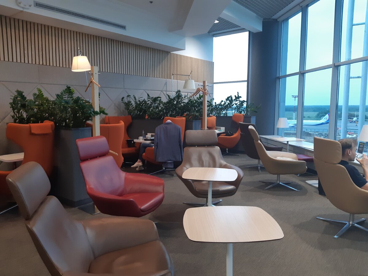 Бизнес залы домодедово. S7 Business Lounge Домодедово. Бизнес зал s7 в Домодедово. Вип зал с7 Домодедово. Вип зал s7 в Домодедово.