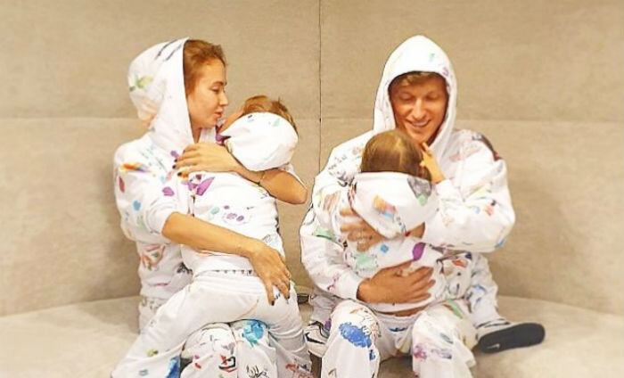 Павел Воля и Ляйсан Утяшева с детьми