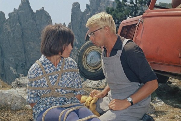 Кадр из фильма "Кавказская пленница". Источник: rg.ru