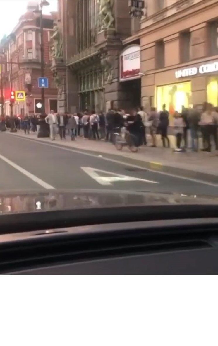 Фото: сфотал из машины очередь