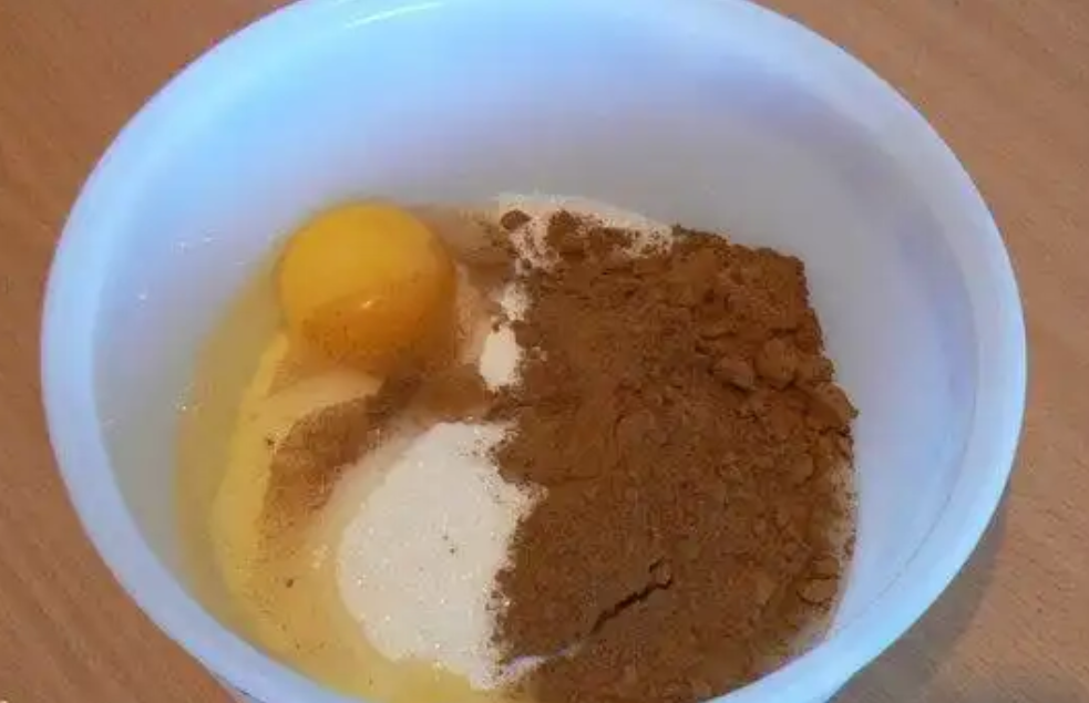 Добавить яйцо.