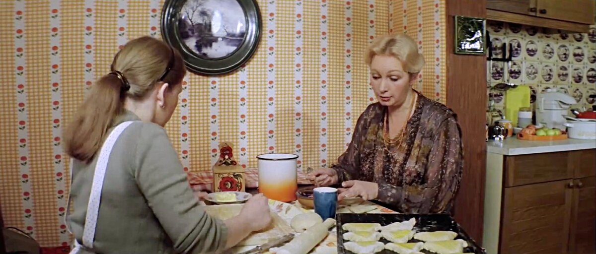 Кадр из х/ф «Самая обаятельная и привлекательная», режиссер Геральд Бежанов, 1985 год.