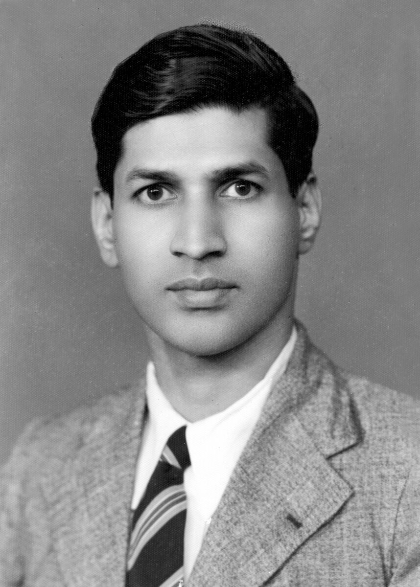 Источник: https://upload.wikimedia.org/wikipedia/commons/f/f4/Csvenkataraman.jpg 