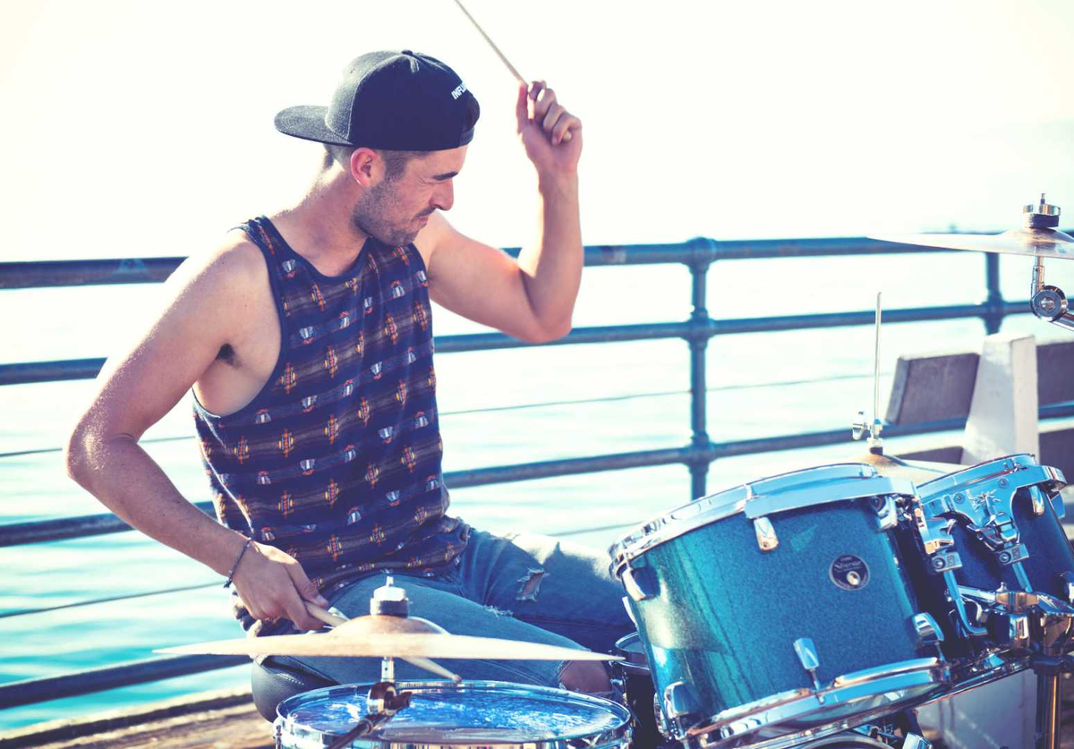 Вот он, стучит и радуется