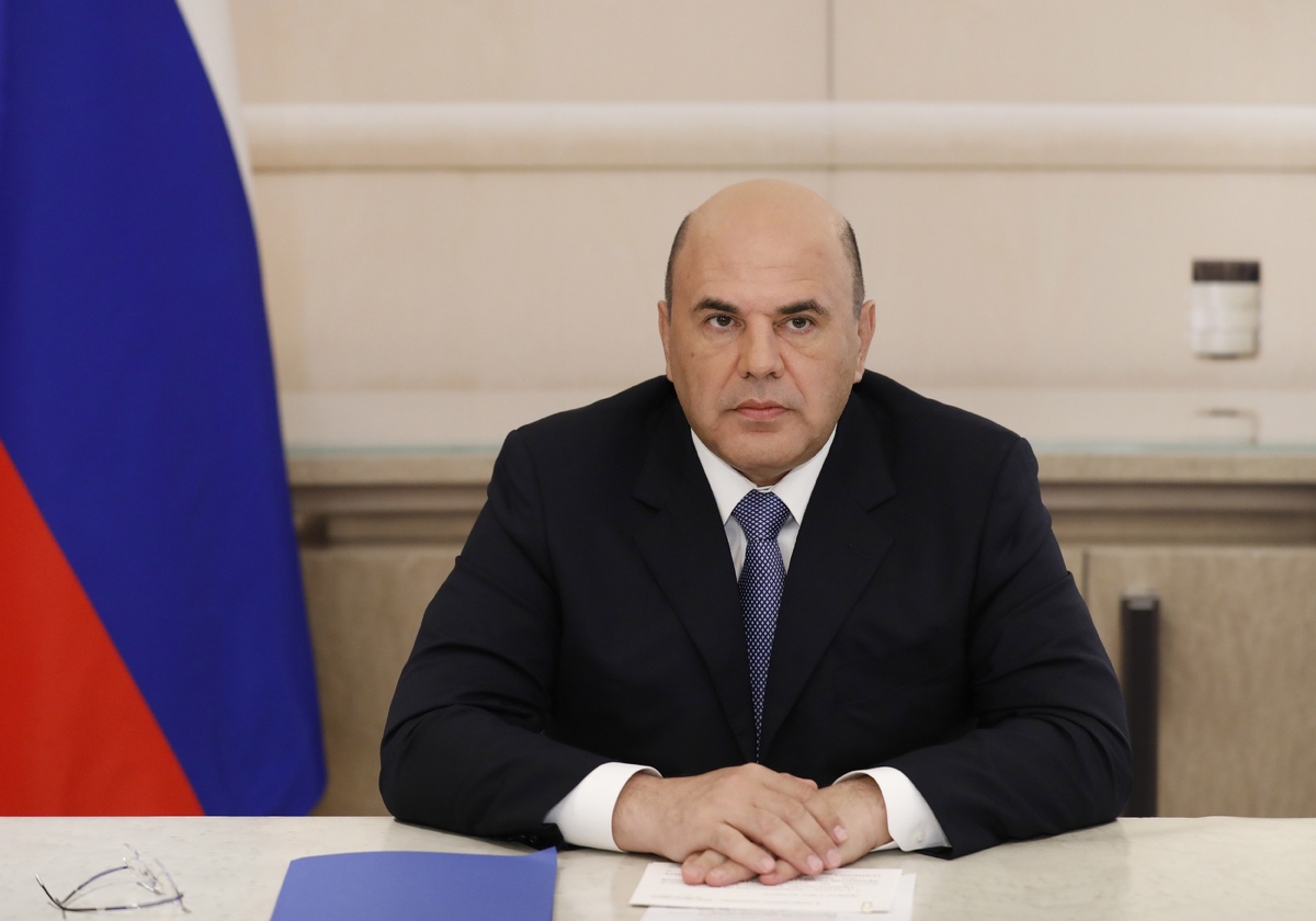 Мишустин уточнил, что это снижение также касается программ льготной ипотеки для семей с детьми и жителей Дальнего Востока