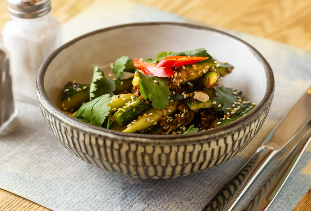 Битые огурцы в ресторане "Шикари"