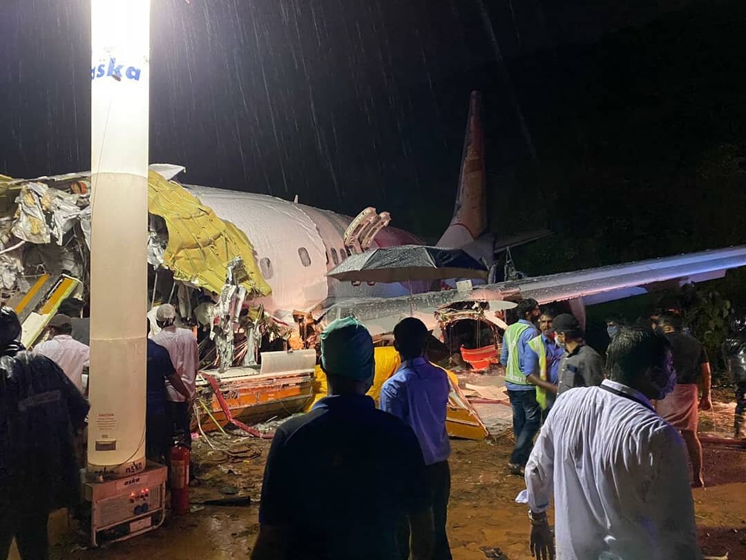 Падение самолета люди. Boeing 747 Air India катастрофа. Boeing 747 Air India. Боинг 737 авиакатастрофа.