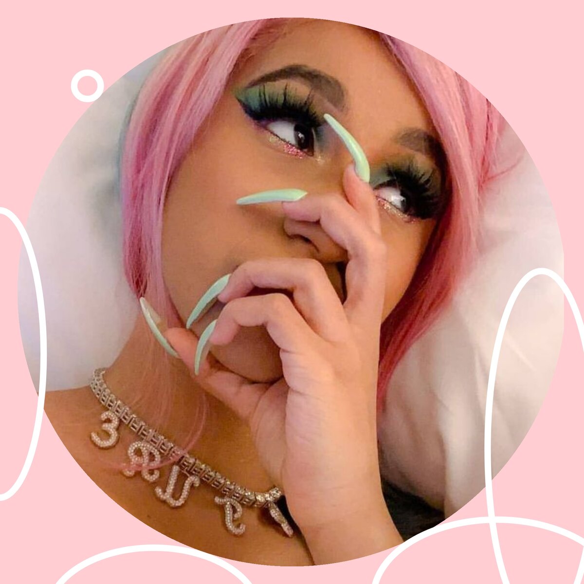 Капли Би — яркий пример такого эпатажа