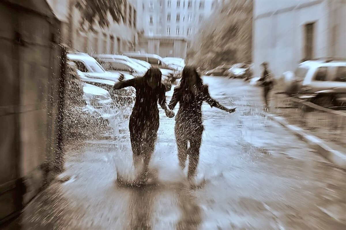 Розенбаум тексты песен. Человек под дождем. Питер 1987 год. Мы свои дожди переживем. Под дождем.