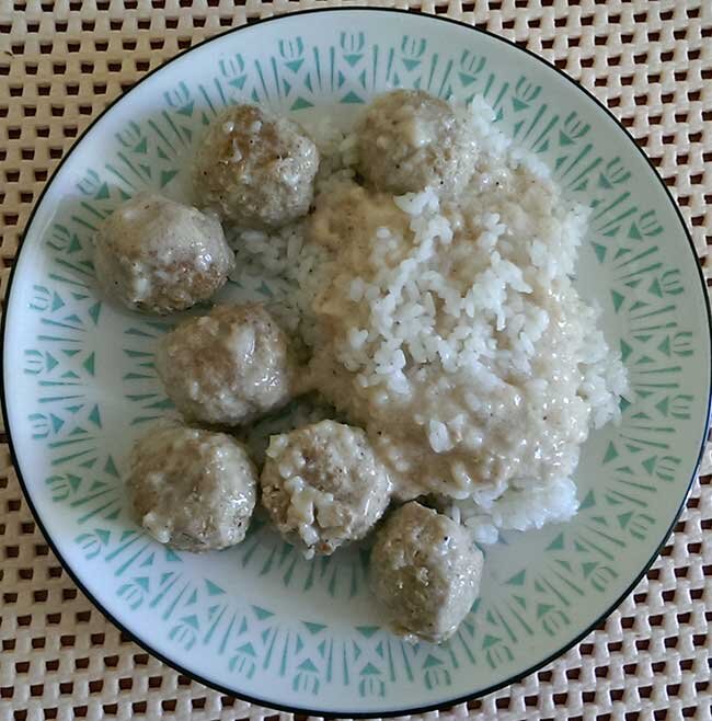 К тефтелям подают гарнир. Фото автора "Кулинарные премудрости"