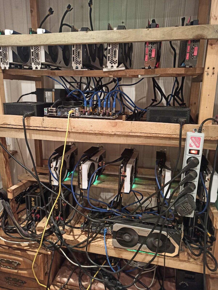 Друг сделал в квартире ферму для добычи биткоинов. Рассказал, сколько ...