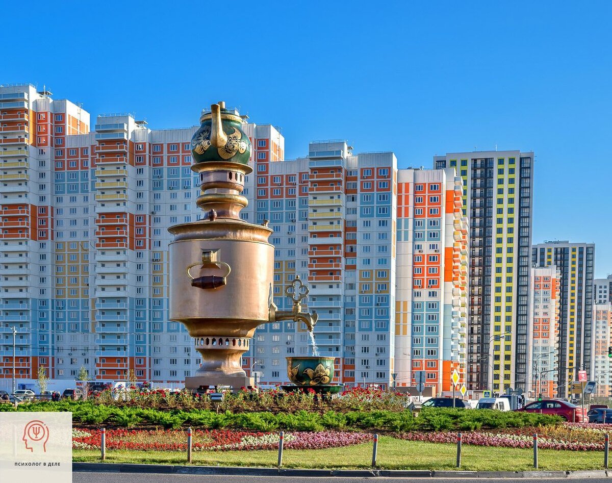 Памятник самовару в Мытищах.