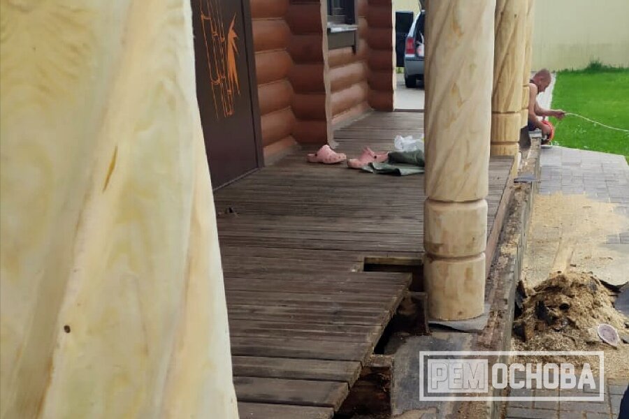 Ремонт террасы из оцилиндрованного бревна. Замена столбов.