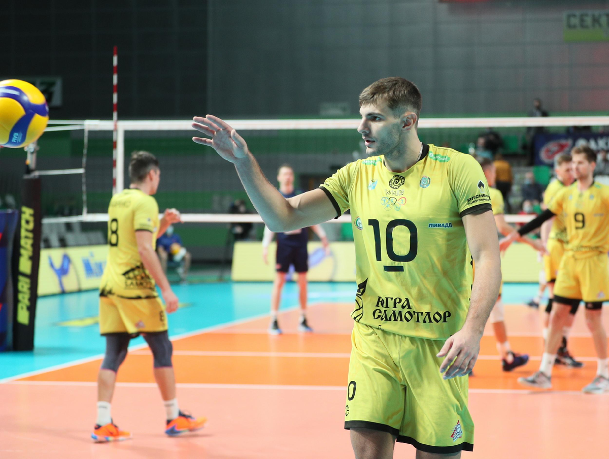 10-ка Югры-Самотлора, Виталий Папазов