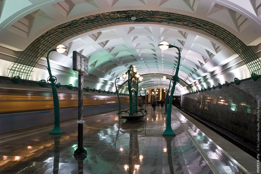 Какую станцию назвали самой красивой. Станция метро Славянский бульвар. Славянский бульвар станция Московского метрополитена. Metro Moskva Славянский бульвар. Станция метро Славянский бульвар фото.