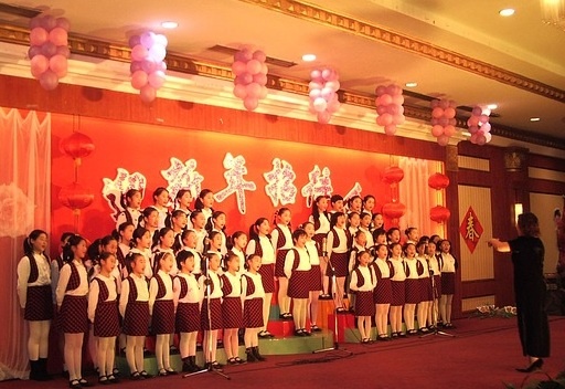 В Китае до сих пор хвалебные песни о Родине поют. Про Северную Корею уж молчу - там наверно других и нет