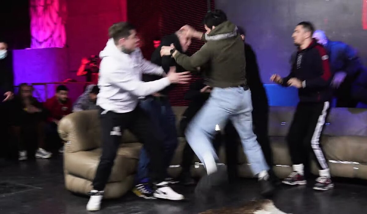 Момент драки Чоршанбиева и Никулина