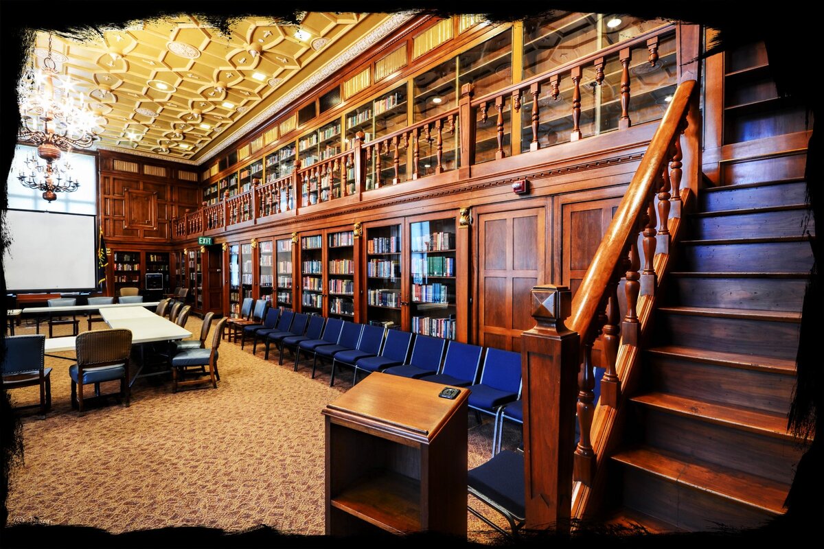Библиотека рэу. Библиотека штата Индиана. Главная библиотека университета штата Индиана. Здание главной библиотеки университета штата Индиана. Библиотека горного университета СПБ.