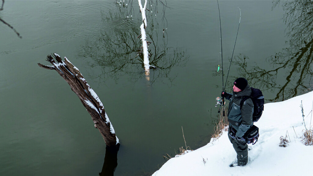 На фото костюм Rescuer IV