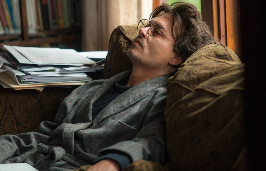 Джонни Депп в роли Уилла Кастера. Кадр из фильма "Превосходство". Изображение взято из свободных источников