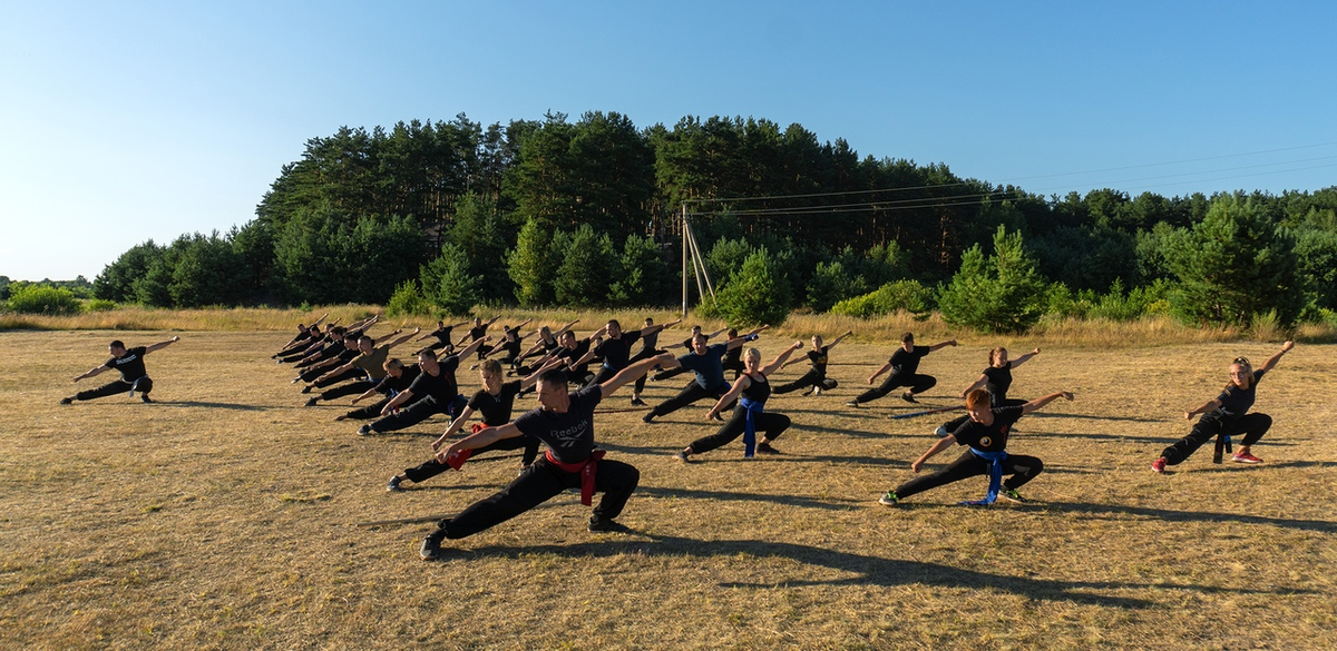 Отработка форм на семинаре по боевому кунг-фу Хонг За Куен.