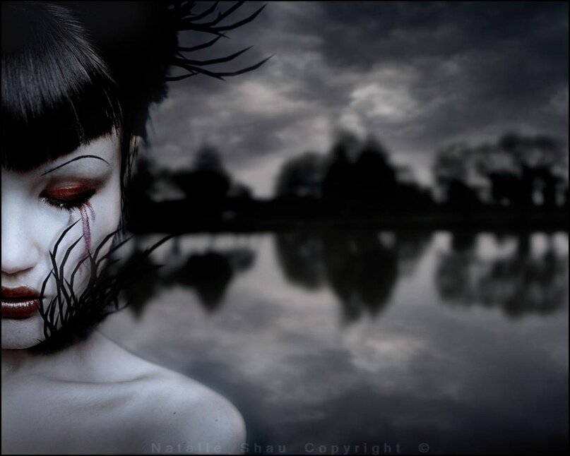 Кто знает в ком какая затаилась тень... коль маску добродетели те носят каждый день....