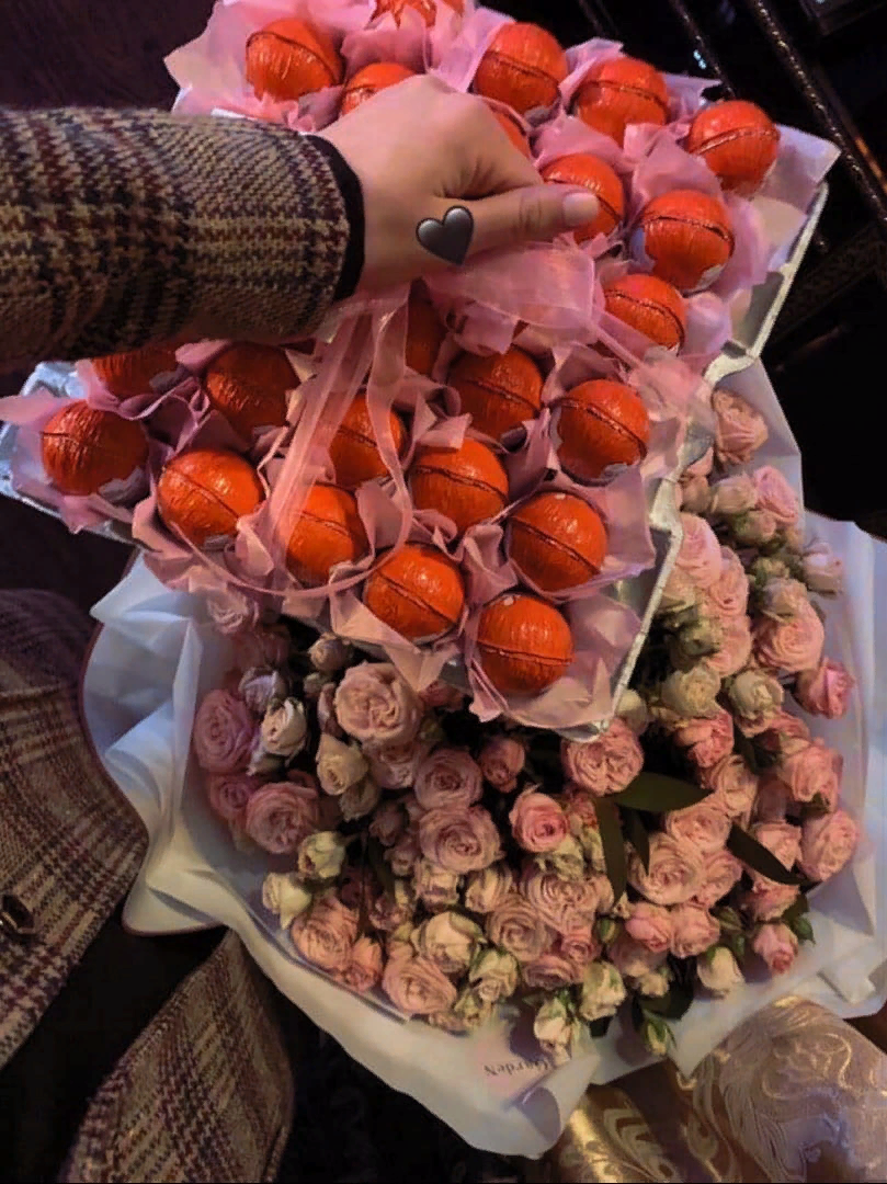 Когда он знает,что любит его милая)))