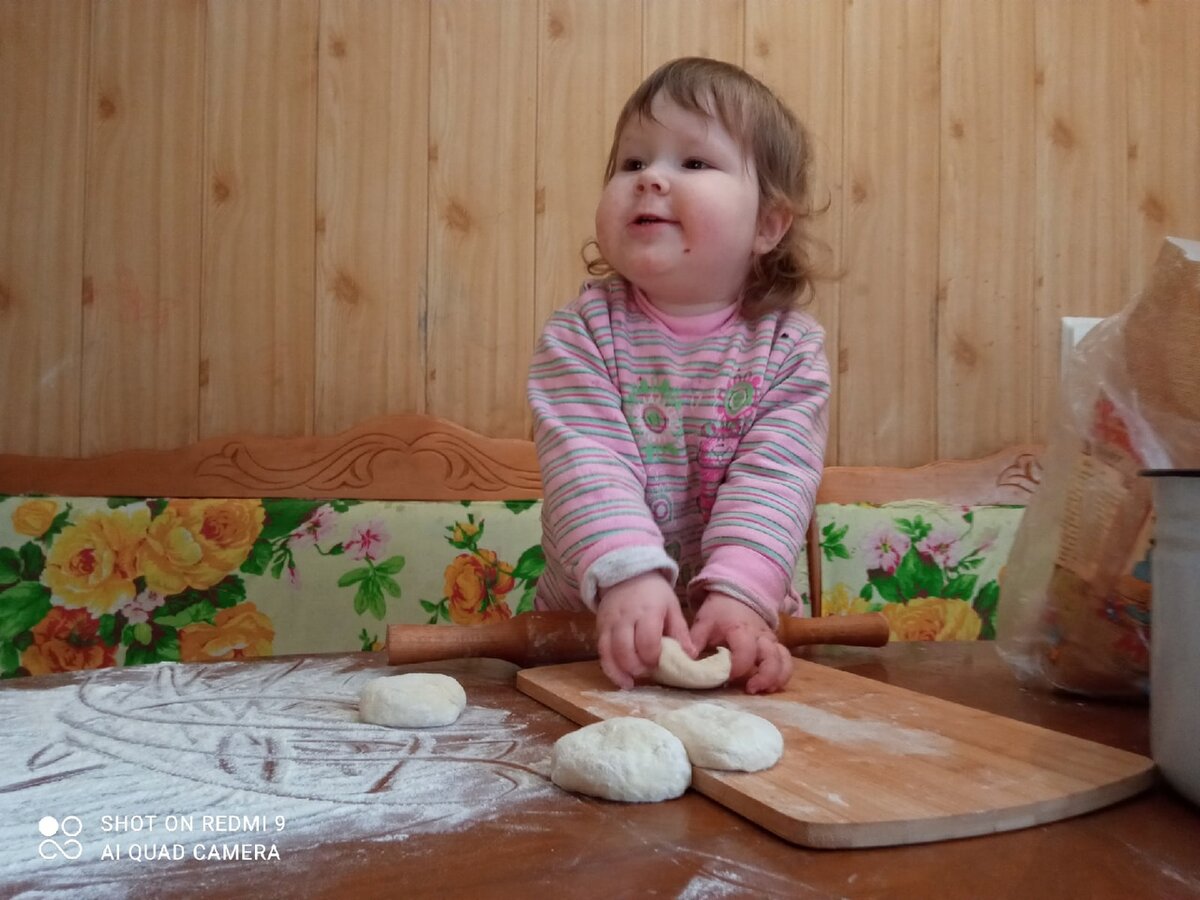 А это  бабушкина помощница,солнышко мое.