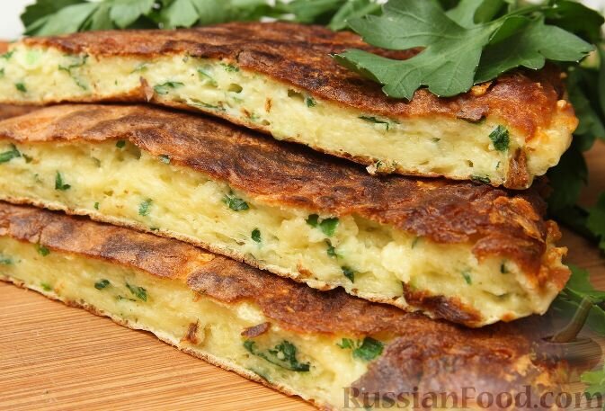Быстрое, вкусное и сытное блюдо за 10 минут! Ленивое хачапури или сырная лепешка на сковороде - настоящая палочка-выручалочка для любой хозяйки! Попробуйте, и не пожалеете!