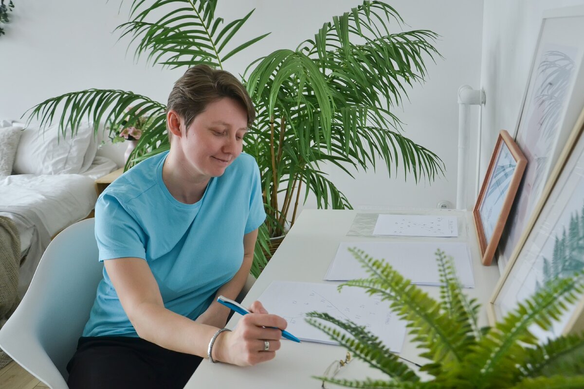 Это я, меня зовут Екатерина. Свожу дебет с кредитом))))