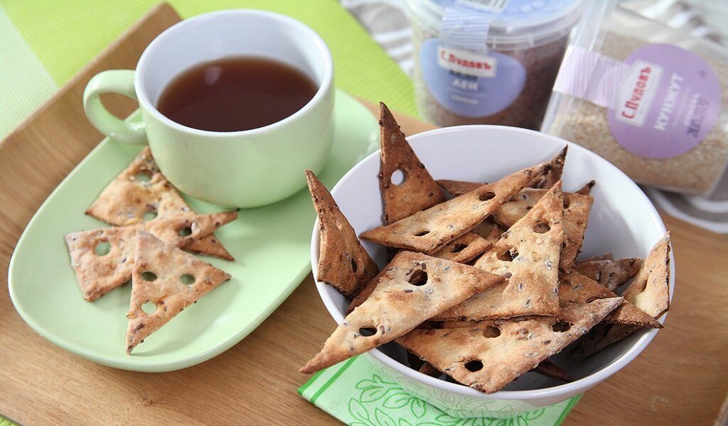 Для канала С.Пудовъ: Рецепт: Домашние льняные крекеры с луком