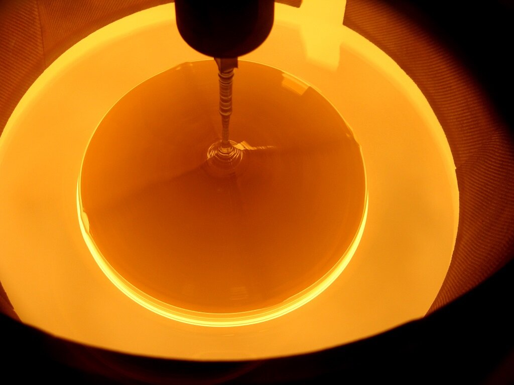 Вытягивание кремниевого слитка из расплава по методу Чохральского