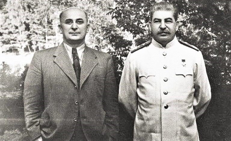 Л. Берия и И. Сталин.