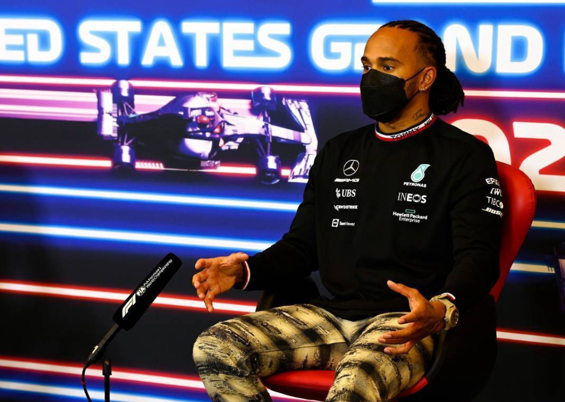 Льюис на интервью