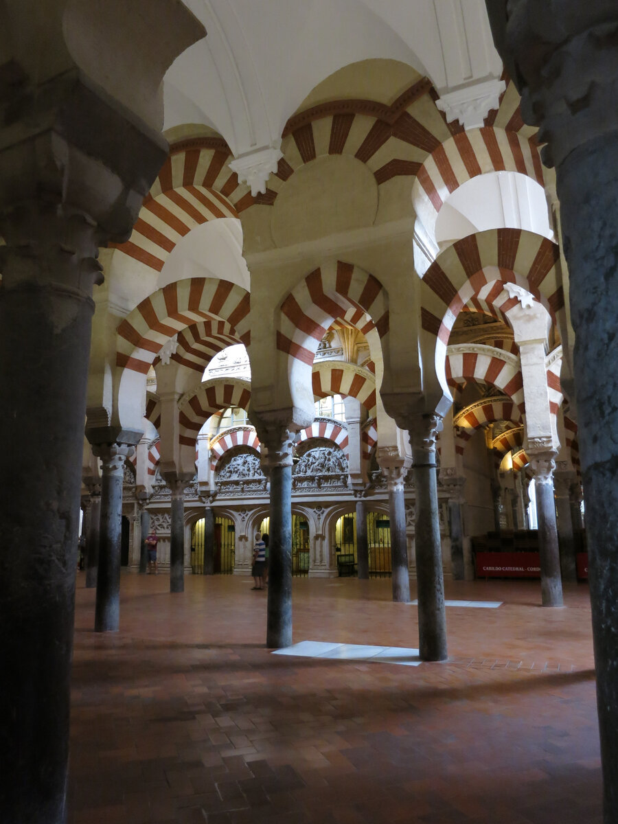 Интерьер Собороной мечети Кордовы.