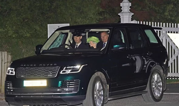 Её Величество прибывает на крестины правнуков Августа и Лукаса. Фото из сети Интернет