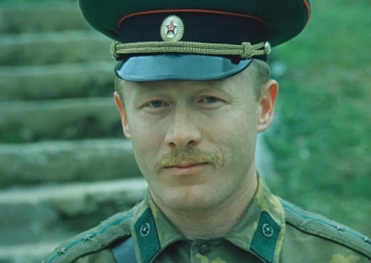 Виктор Проскурин. Кадр из кинофильма "Выйти замуж за капитана", 1985 г., режиссер Виталий Мельников, сценарист Валентин Черных, композитор Исаак Шварц (скриншот)