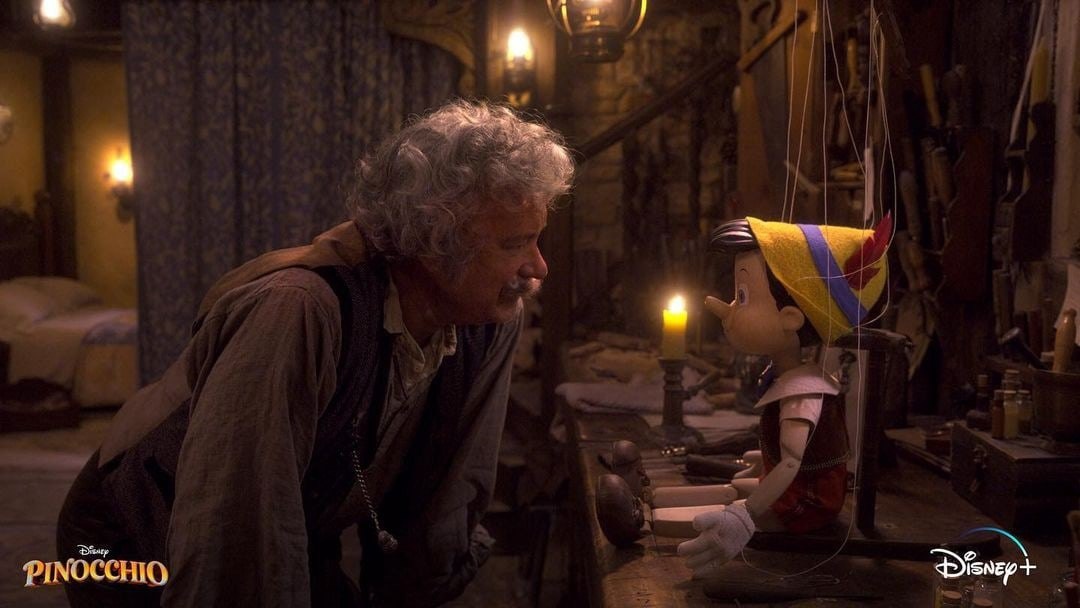 Disney показал первый кадр игровой версии «Пиноккио». Как вам Том Хэнкс в роли Джеппетто? 😊

Пиноккио озвучит актёр Бенджамин Эван Эйнсуорт («Призраки усадьбы Блай»). Премьера фильм ожидается осенью этого года на Disney+.

#пиноккио #томхэнкс #новостикино