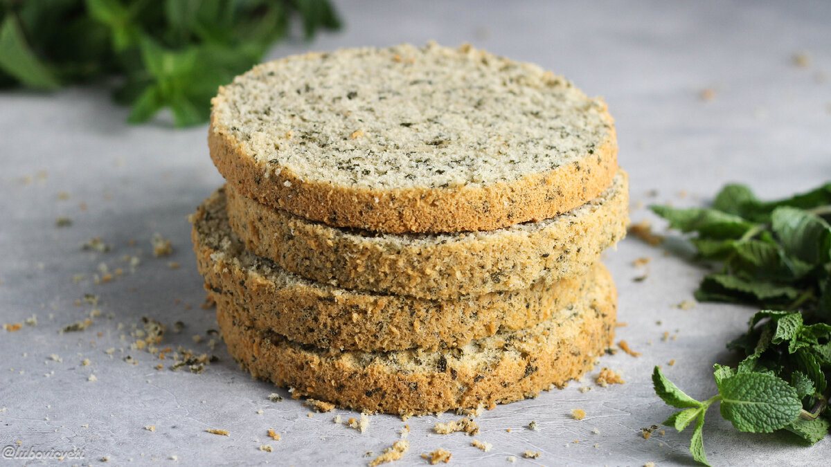 на фото мятный бисквит с натуральной мятой